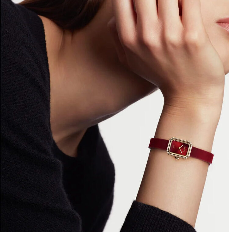 プロポーズ　指輪以外　おすすめ　時計　　シャネル　プルミエール リボン レッド